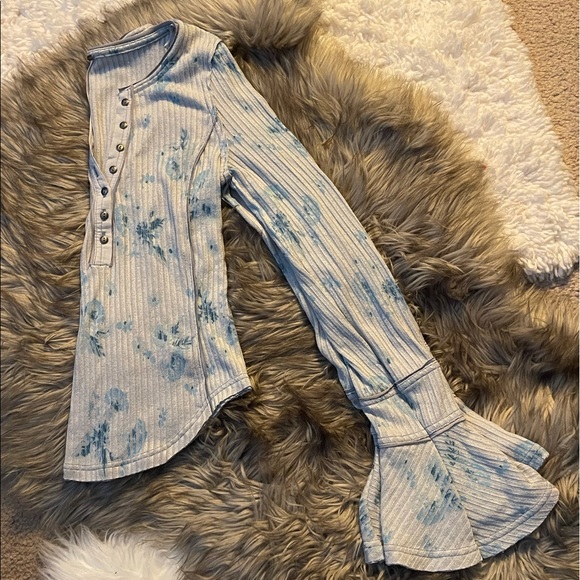 free people top with flared cuffs - Picture 5 of 6